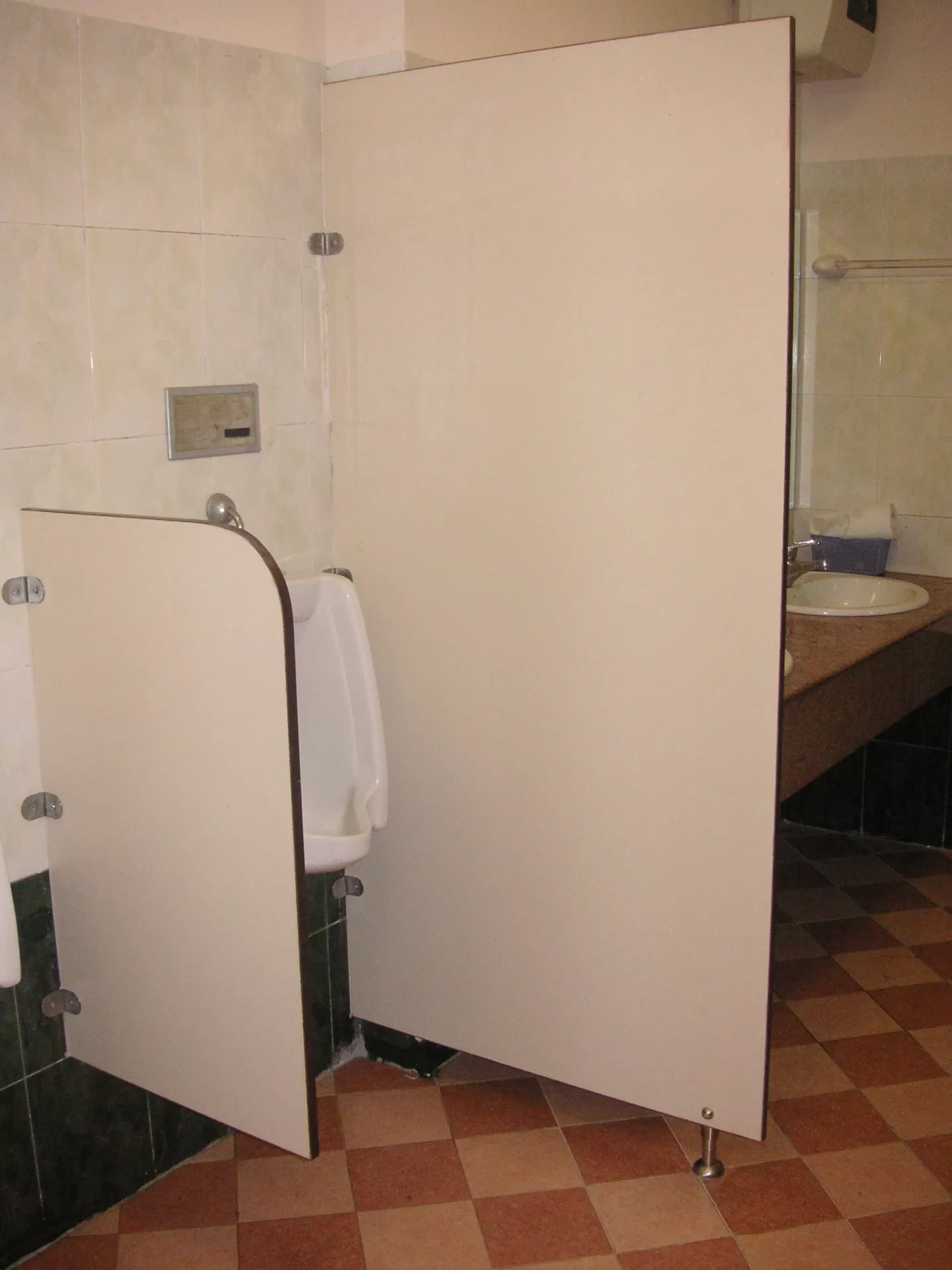 Vách ngăn vệ sinh