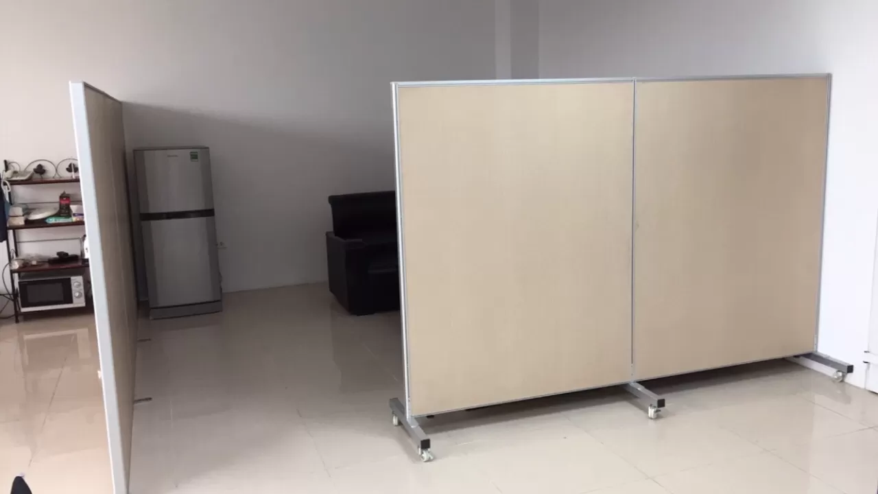 Vách ngăn di động có bánh xe