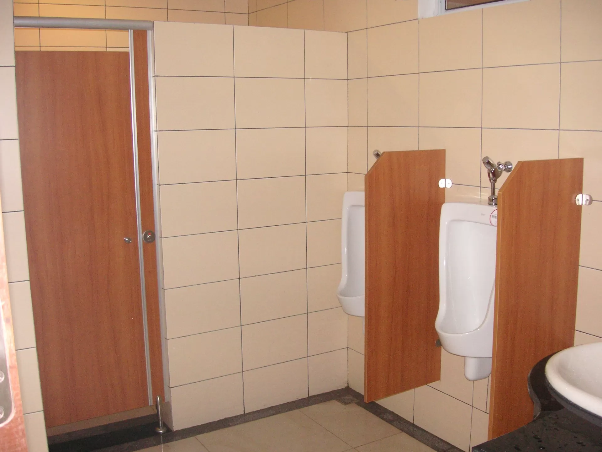 Vách ngăn vệ sinh