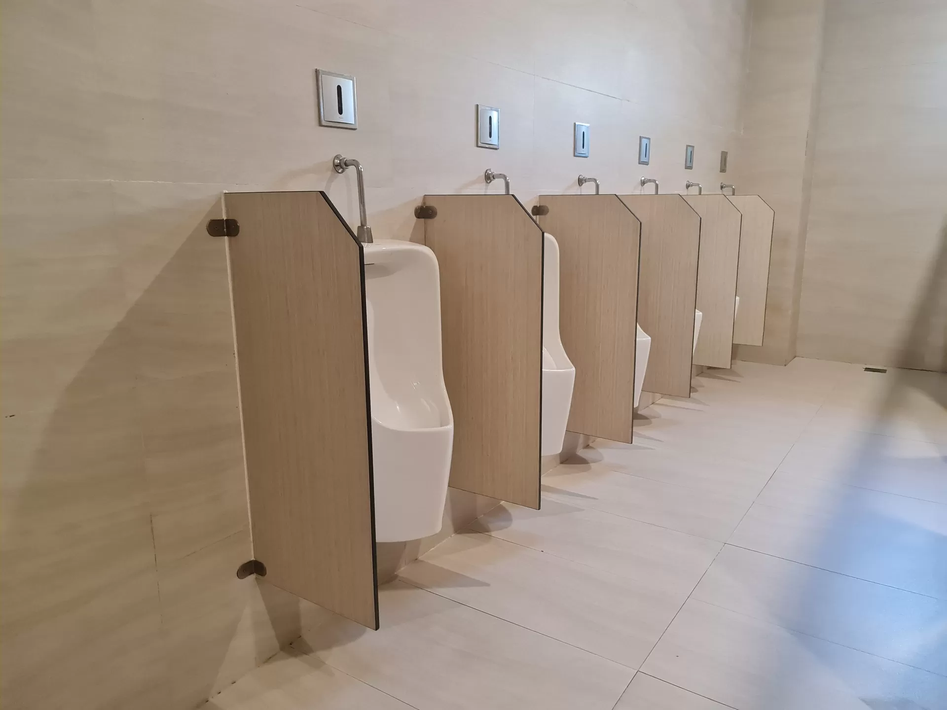 Vách ngăn vệ sinh