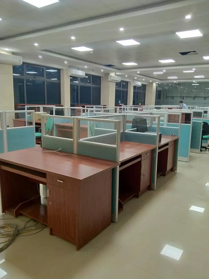 vách ngăn nỉ kính một lớp-HKT