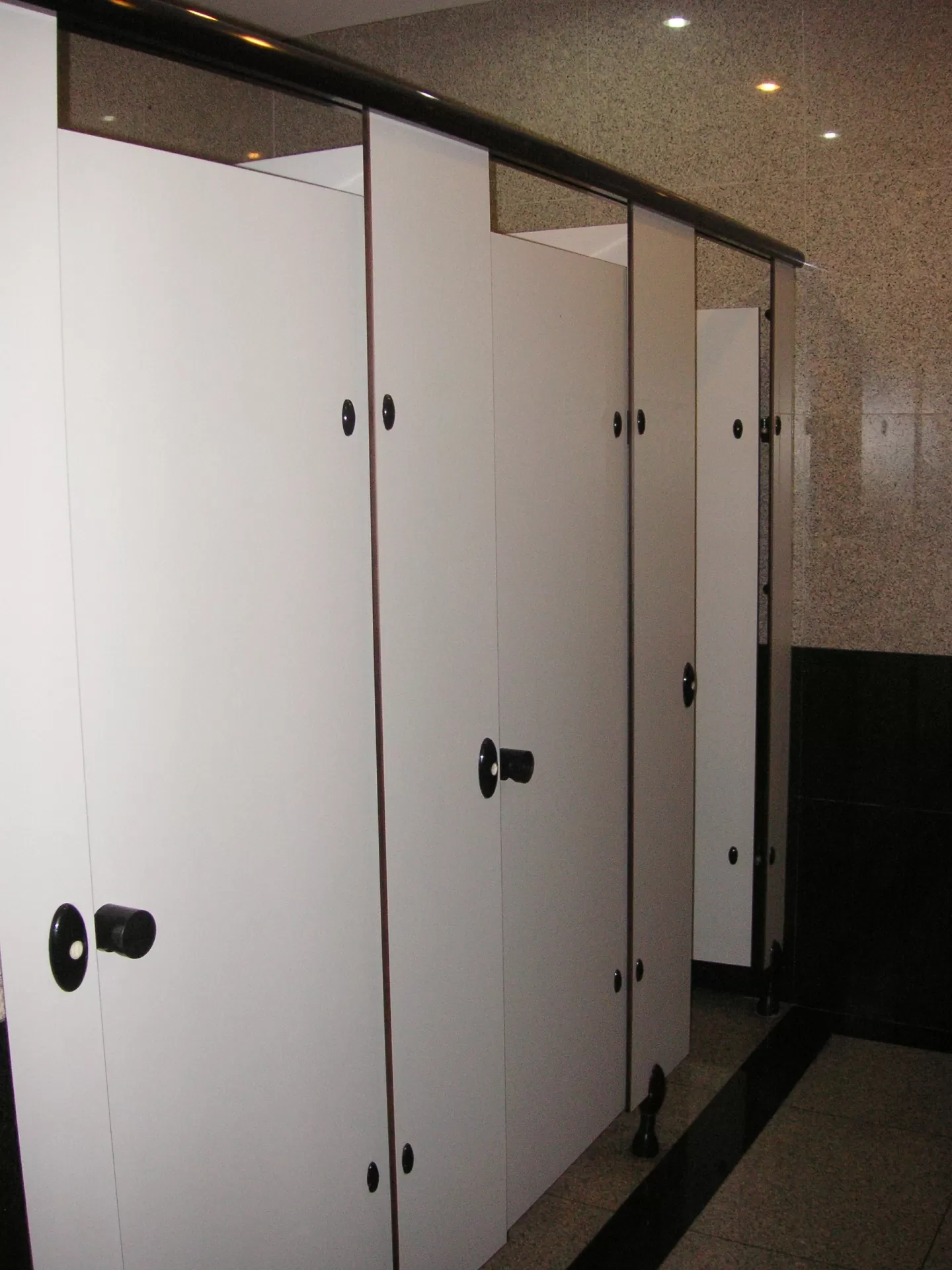 Vách ngăn vệ sinh