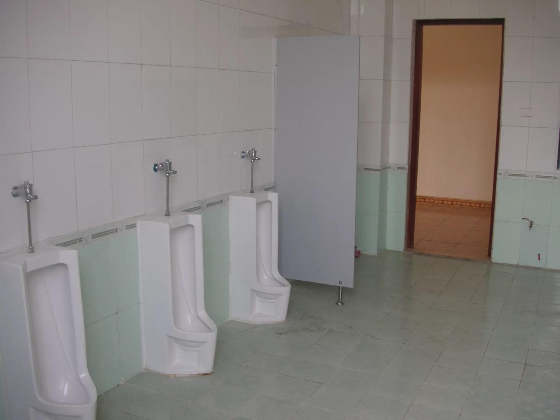 Vách ngăn vệ sinh