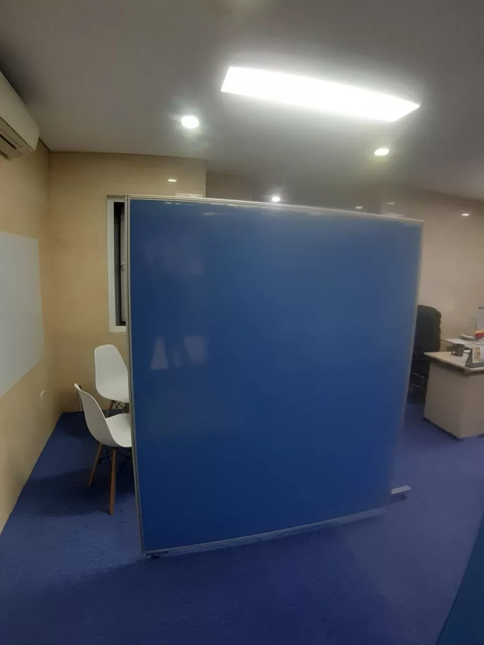 Vách ngăn di động có bánh xe